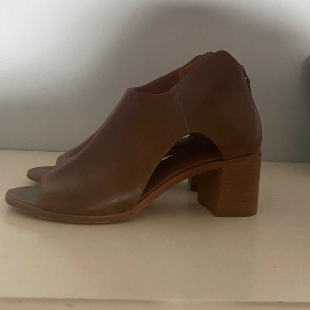 BROWN HEELED BOOTIES/SHOES